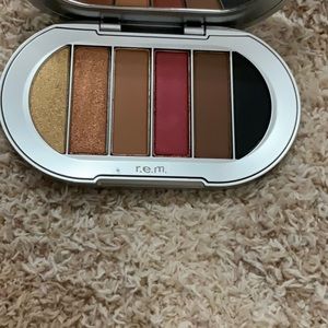 R.E.M. beauty eyeshadow palette in Principessa.